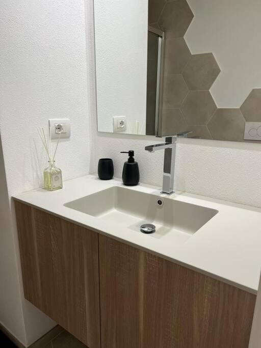 Charme In Centro With Private Parking Apartment Ascoli Piceno Exterior foto